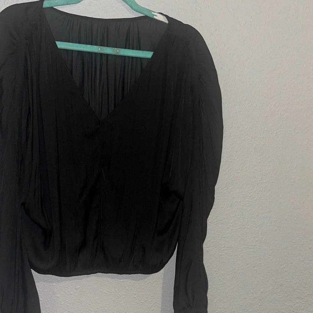 Calvin Klein Elegant Black V-Neck Blouse